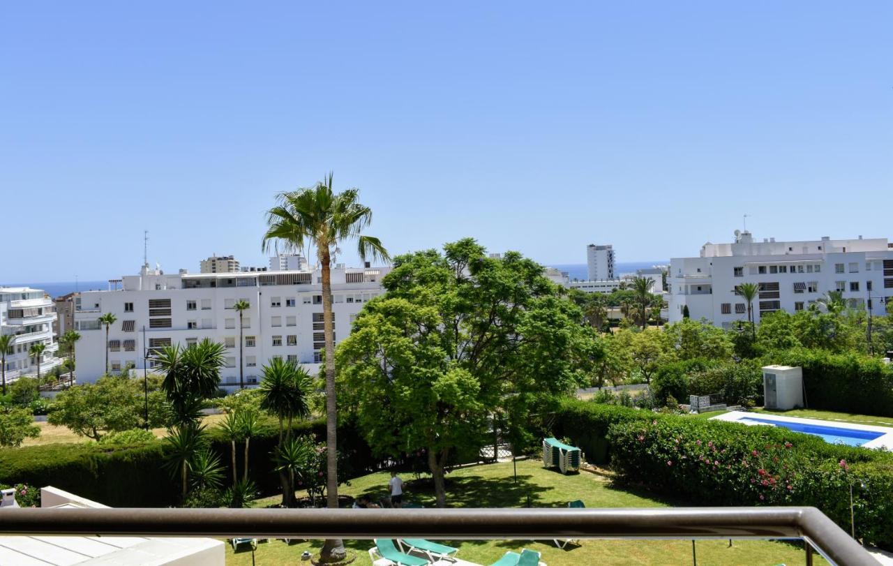 Playa Flores - Vistas A La Piscina Torremolinos Bagian luar foto